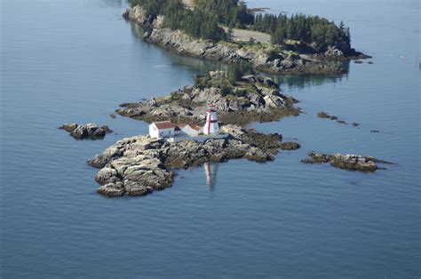 East Quoddy Lighthouse (Head Harbour Lighthouse) in Wilson's Beach, NB, Canada - lighthouse ...