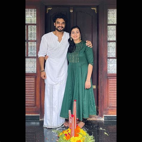 Tovino Thomas Family Onam Photos - Kerala9.com