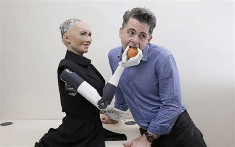 Robot humanoide Sophia ayudará en tiempos del Covid-19 - El Sol de ...