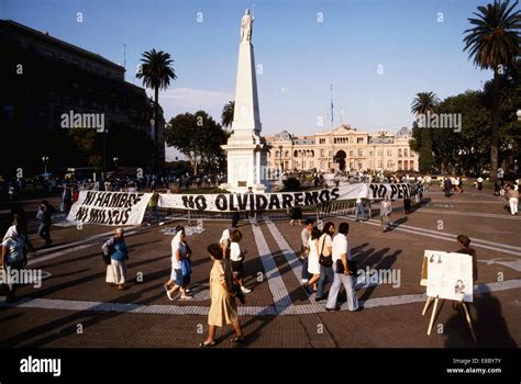 madres de plaza de mayo, protest demonstration, casa rosada, plaza 25 ...