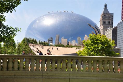 Chicago Bean and Reflections Editorial Photo - Image of round, downtown ...