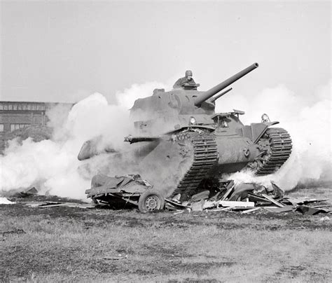 American M6 heavy tank during a demonstration at the Eddystone plant ...