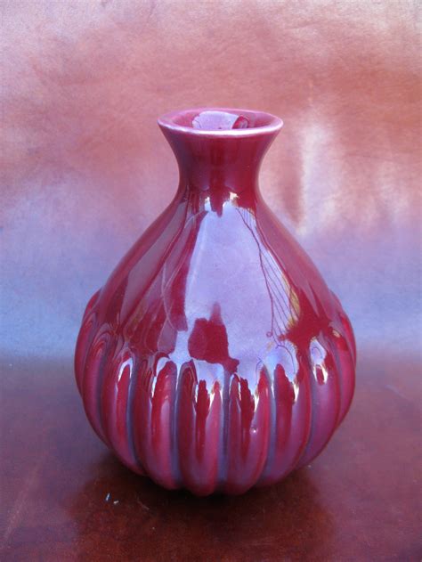 burgundy vase 780 - Blandannat Keramik UPSALA-EKEBY