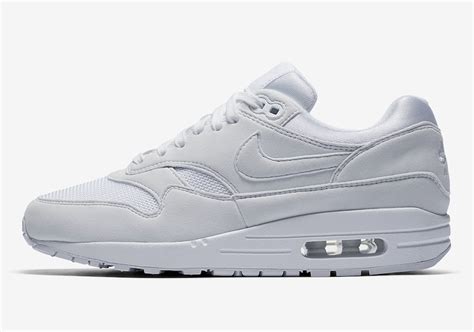 Nike Air Max 1 Triple White 319986-108 - Sneaker Bar Detroit