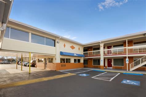 Days Inn by Wyndham Jacksonville NC | Jacksonville, NC Hotels