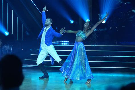 Adrian Peterson Eliminated on ‘DWTS’: Disney Night Episode Recap ...