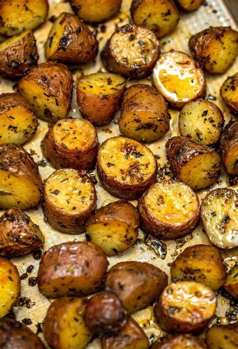 Easy Oven Roasted Baby Red Potatoes [Video] - S&SM