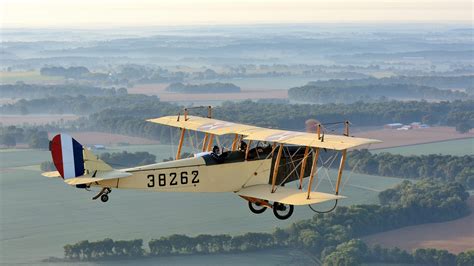 Group seeks to restore DH4 - AOPA