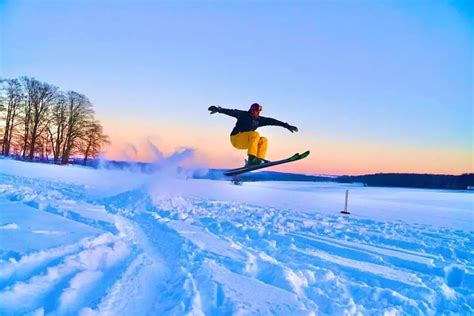 Downhill Freestyle Skiing: 10 Tips For Freestyle Skiing