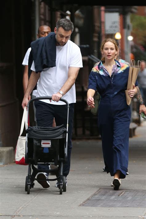 Jennifer Lawrence Went Makeup-Free in a Jumpsuit with Cooke Maroney and Son Cy - BeautyNews.UK