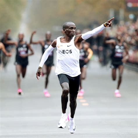 Total 95+ imagen eliud kipchoge shoes - Abzlocal.mx