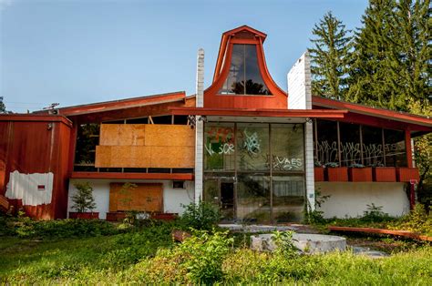 The Eerie Abandoned Resorts of the Poconos Mountains - Travel Addicts