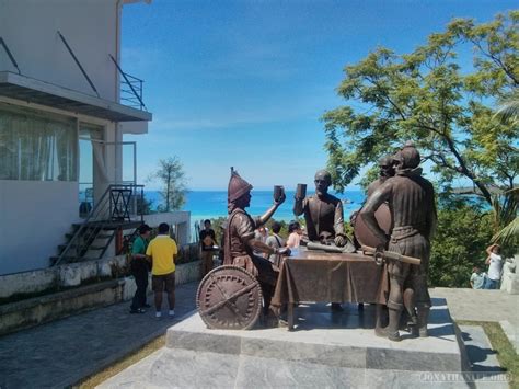 Bohol tour - blood compact statue - Jonathan Lee