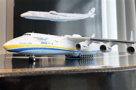 An225 Mriya Antonov Airlines UR-82060 yellow blue final livery 1:200 ...