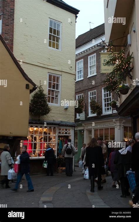 Shambles christmas york yorkshire england hi-res stock photography and images - Alamy