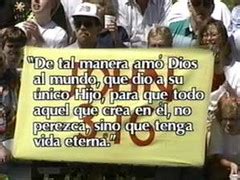John 3:16 - Spanish | Fans holding up a religious sign | WELS net | Flickr