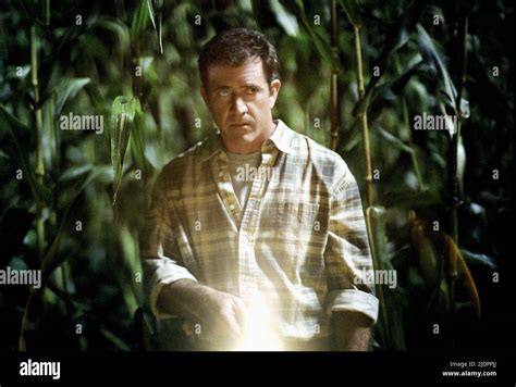 MEL GIBSON, SIGNS, 2002 Stock Photo - Alamy