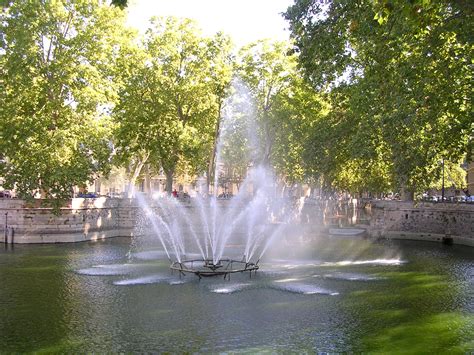 Fichier:Nîmes Jardin de La Fontaine.jpg — Wikipédia