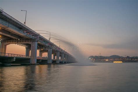 A Night View of Banpo Bridge Editorial Photo - Image of transport, asia ...