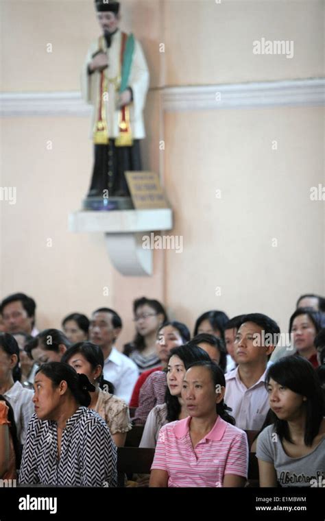 Catholic mass in a vietnamese church Stock Photo - Alamy