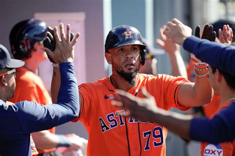 Jose Abreu's bat is heating up, rewarding Astros' patience