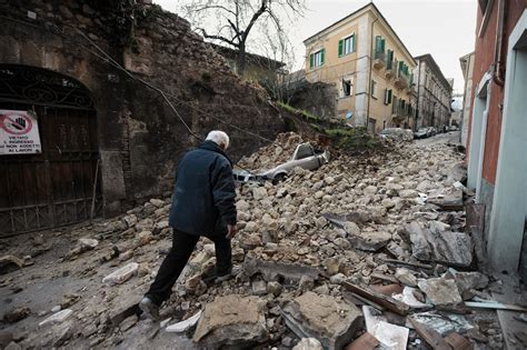 Trial Over L’Aquila Earthquake Focuses on Risks and Panic - The New York Times