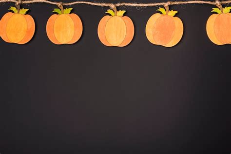 Free Photo | Paper garland for halloween