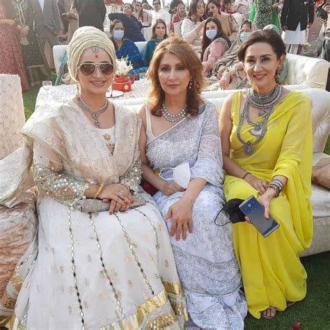 Beautiful Clicks of Noor Bukhari Attends Her Friend’s Wedding - Showbiz ...