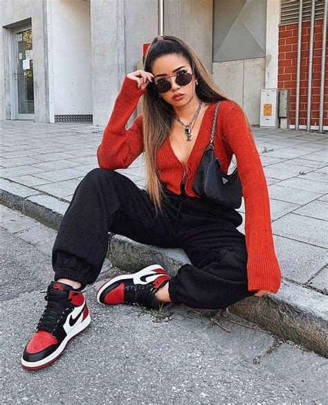 Vía Instagram @womenlifstyle | Sneaker outfits women, Red and black ...