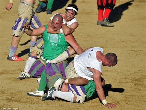 Calcio Storico 'historic football' match sees players punch and kick ...