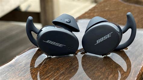 Bose Sport Earbuds review: Excellent sound and fit with one downside - CNET