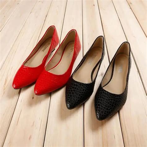 Luxury Designer Women Red Flats Shoes Fashion Forward Shiny Snake Print ...