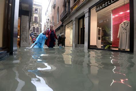 70 Percent of Venice Flooded After High Winds Raise Water Level | BCNN1 ...