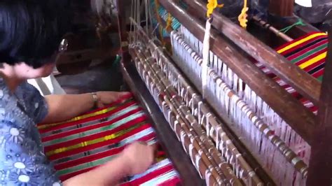 Traditional Philippines Weaving - YouTube