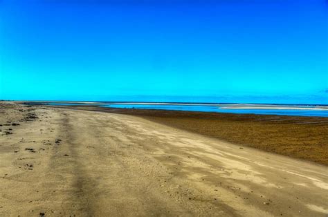 Premium Photo | Sand dunes of bazaruto island mozambique