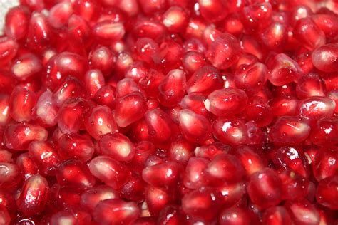 The Pomegranate - Tips, Peeling Tricks And Recipes For This Super Fruit