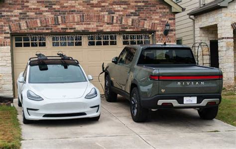 Tesla Vs. Rivian: 2 Popular EV Makers, 1 Winning Stock (NASDAQ:RIVN ...