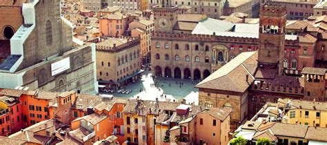 Piazza Maggiore | Tours and things to do | Bologna attractions