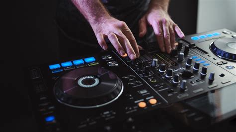 How To Start DJing: A Beginners Guide - Nerdynaut