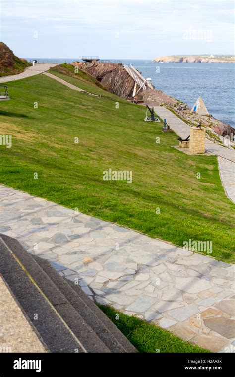 Walking and biking trail in a park Stock Photo - Alamy