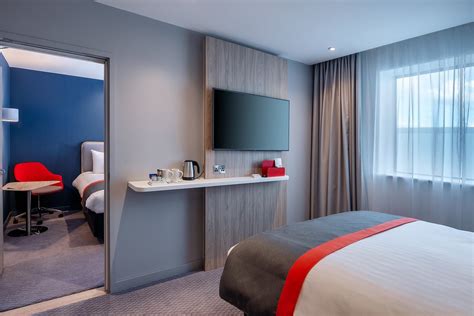 Holiday Inn Express London Heathrow T4 Rooms: Pictures & Reviews ...