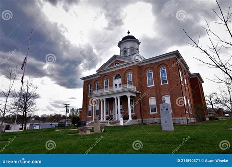 Lincoln County Courthouse in Troy Missouri Editorial Photo - Image of ...