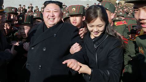 Keeping up with the Kims: North Korea's elusive first family - BBC News