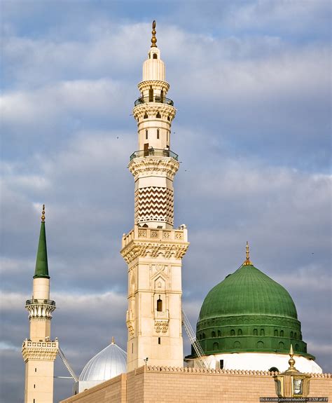 On Black: Masjid Nabawi (Prophet's Mosque) by Shabbir Siraj [Large]