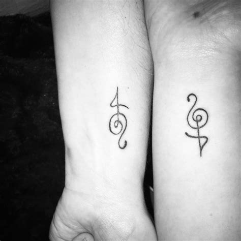 40 Inspiring Hakuna Matata Symbol Tattoos & Its Meaning