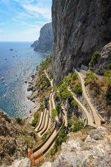 PAVAN MICKEY: Famous streets of the island of Capri, Italy