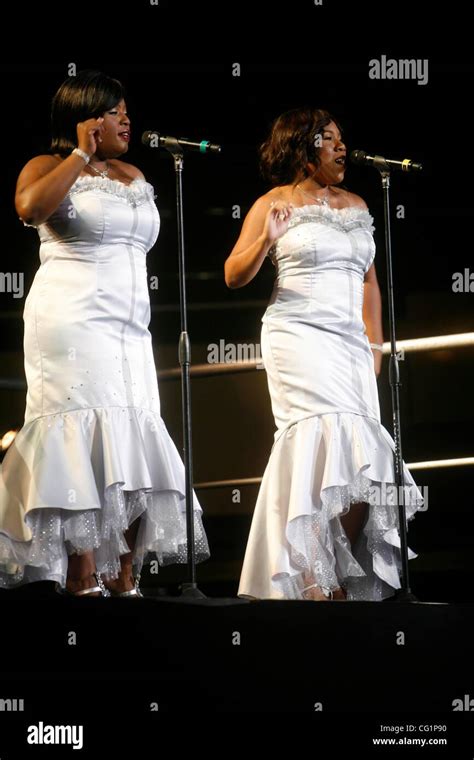 American Idol season 6 top 10 finishing contestant l-r LaKisha Jones and Melinda Doolittle ...