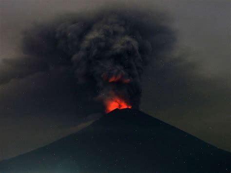 Thousands stranded as Bali volcano spews ash - ABC News