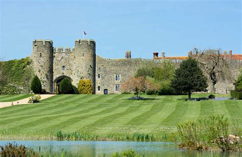 15 Best Castle Hotels To Stay In England!