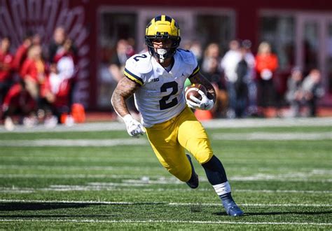 Blake Corum Injury: Michigan Running Back Exits After Hit to Knee